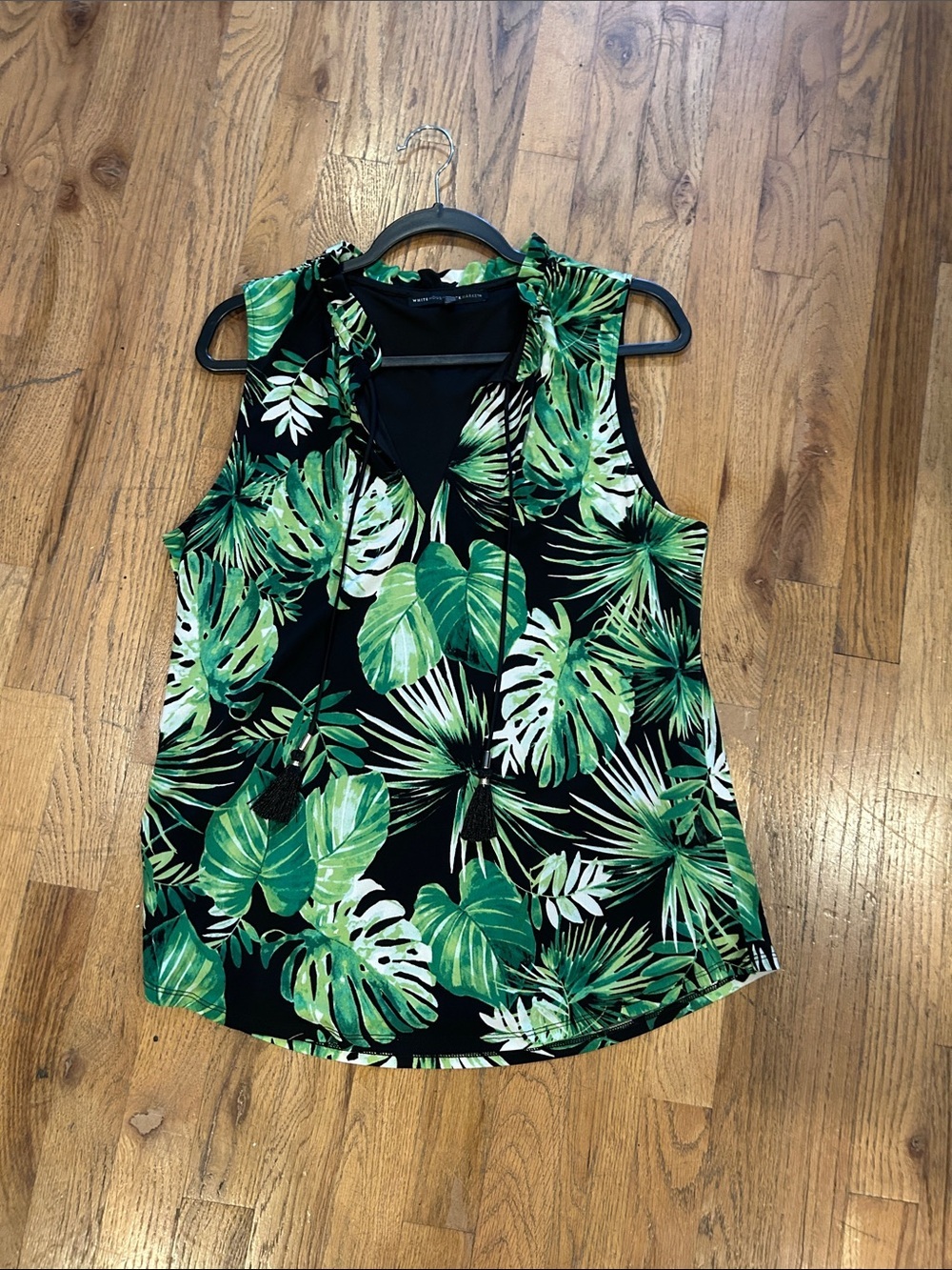 Sleeveless Green Tropical Print V-Neck Top